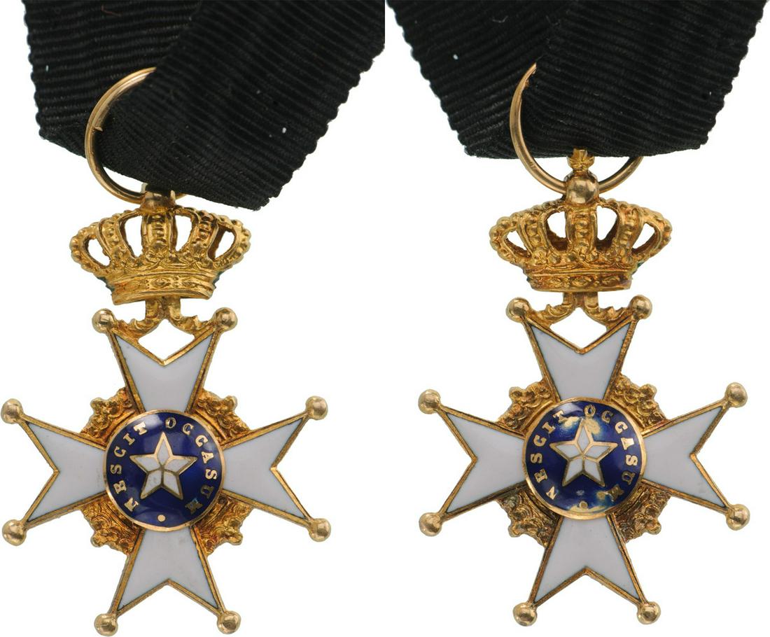 ORDER OF THE NORTHERN STAR: Knight's Cross Miniature, 5th Class, instituted in 1748. Breast Badge, 25x17 mm, GOLD, 2.7 g., both sides enameled, both central medallions GOLD, enameled, original suspension ring and ribbon. A super
