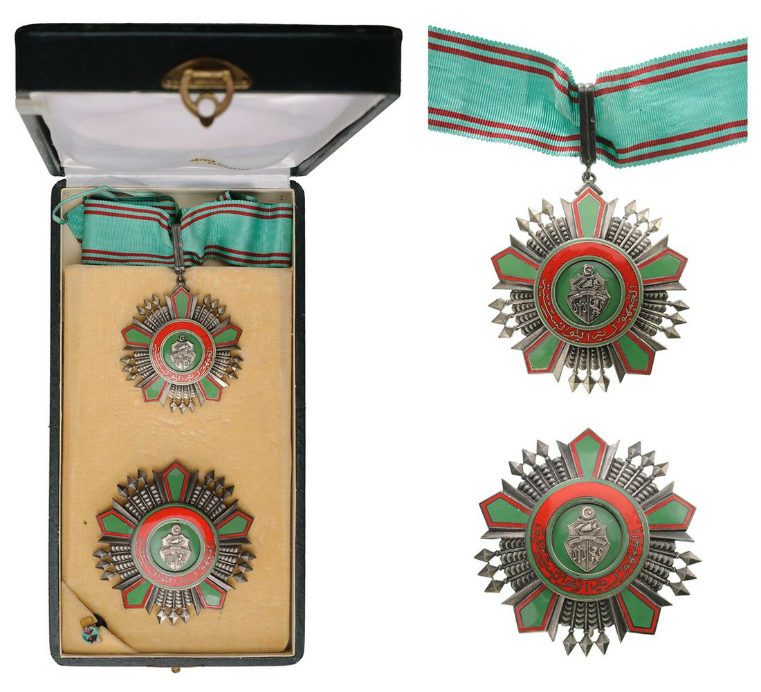 The Order of the Republic: Grand Officer's Set, 2nd Type (after 1961). Neck Badge, 70 mm., silver plated Bronze, maker's mark "A.B & Cie.", obverse partially enameled, reverse plain, with original ribbon. Breast Star, 81 mm.m s
