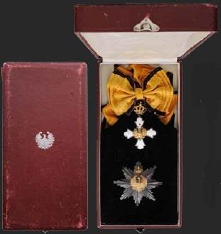 Order of the Phoenix: Grand Cross Set, 2nd Type (King Paul) from 1947. Sash Badge, 88x63 mm,Silver gilt, obverse enameled (minor damage), superimposed parts gilt silver,original suspension crown, ring, loop and sash. Breas