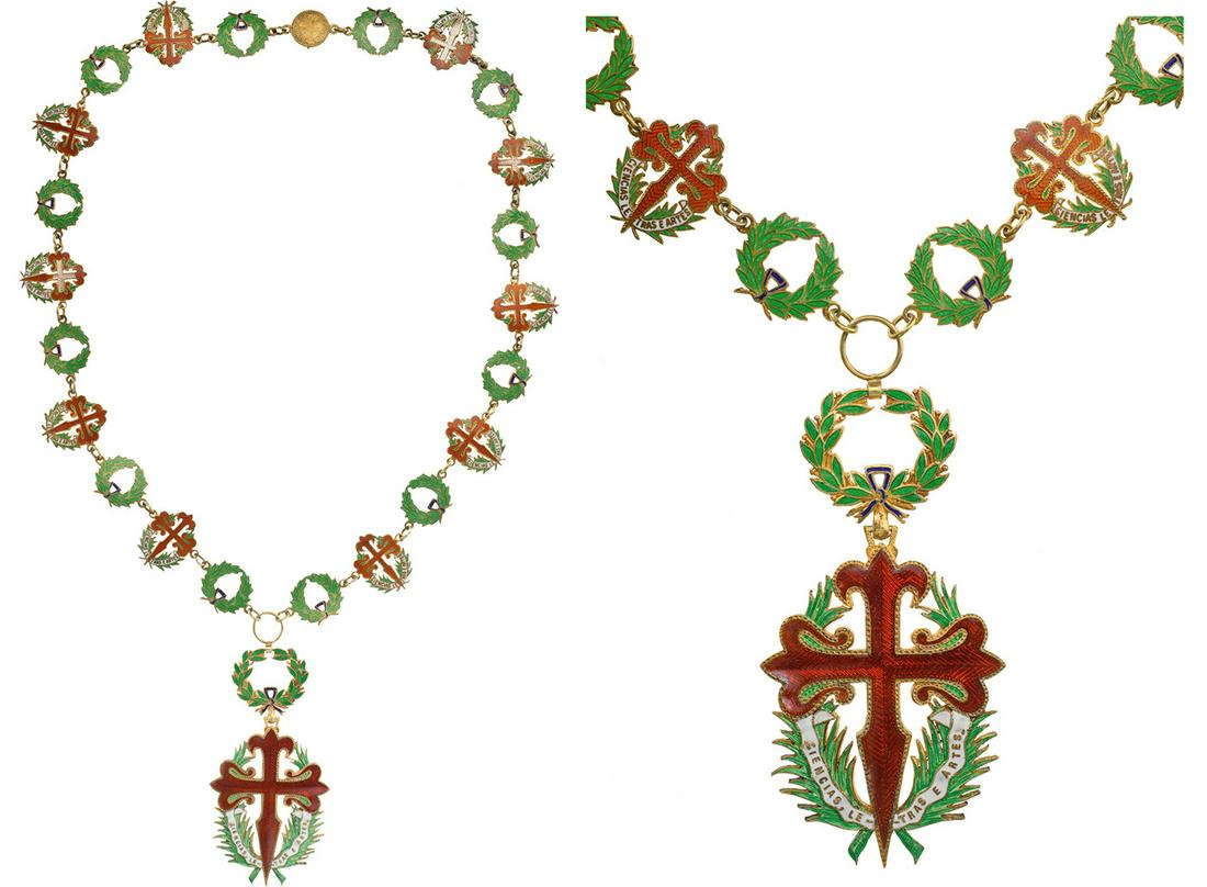 ORDER OF SAINT JAGO (SAINT JAMES) OF THE SWORD: A Grand Collar, 2nd Type, instituted in 1789. Collar Badge, 75x52 mm, gilt Silver, one side enameled, laurel wreath suspension device. Collar made of 22 alternated medallions in gilt Silver and enamel