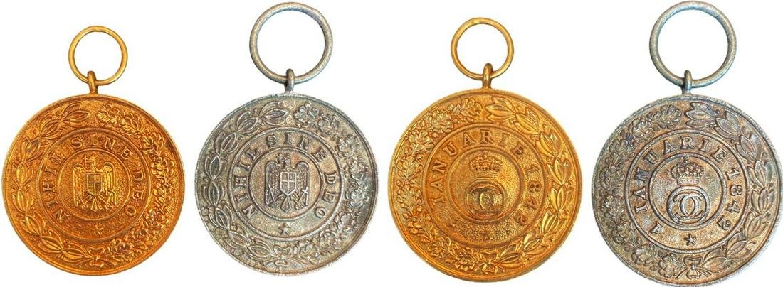 Medal of The Royal House, instituted in 1935.: Set 1-2 Classes. Breast Badges, 34 mm, gilt Silver and Silver, original suspension rings. Rare! I