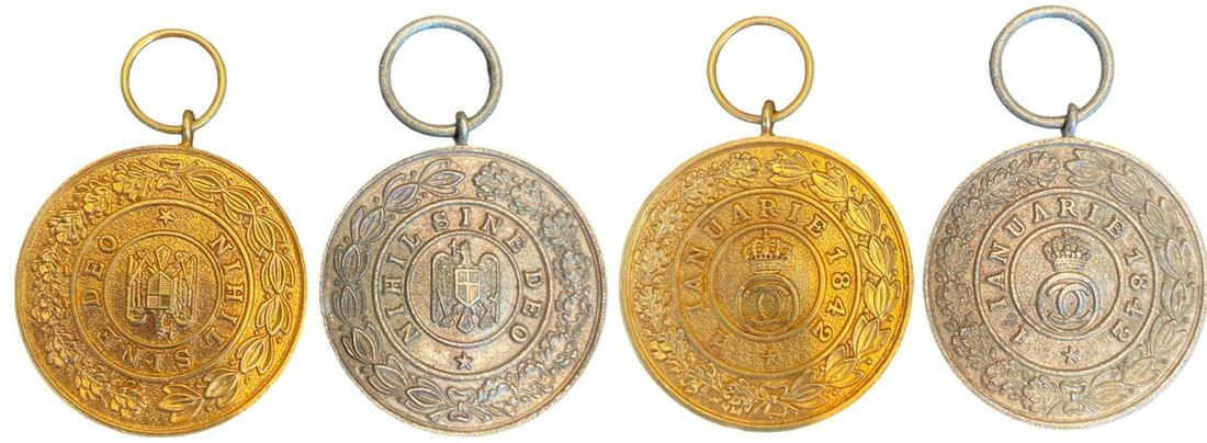 Medal of The Royal House, instituted in 1935.: Set 1-2 Classes. Breast Badges, 34 mm, gilt Silver and Silver, original suspension rings. Rare! I