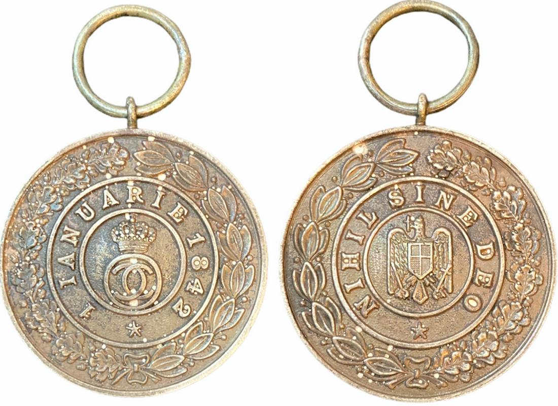 Medal of The Royal House, instituted in 1935.: 2nd Class. Breast Badge, 33 mm, Silver, original suspension ring. Rare! I