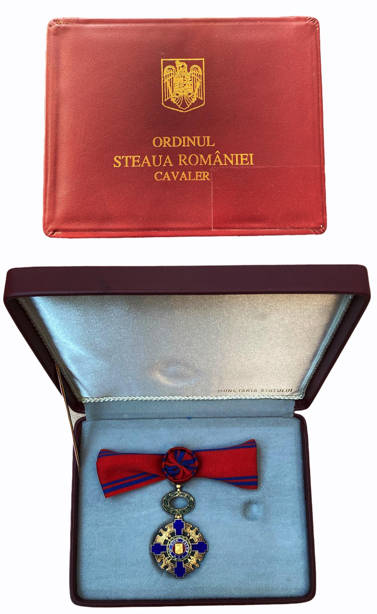 ORDER OF THE STAR OF ROMANIA: Knight`s Cross for Ladies, 5th Class. Breast Badge, 65x40 mm, gilt Metal, both sides enameled, original suspension ring and ribbon with rosette. In original case of issue with class inscription and Ro