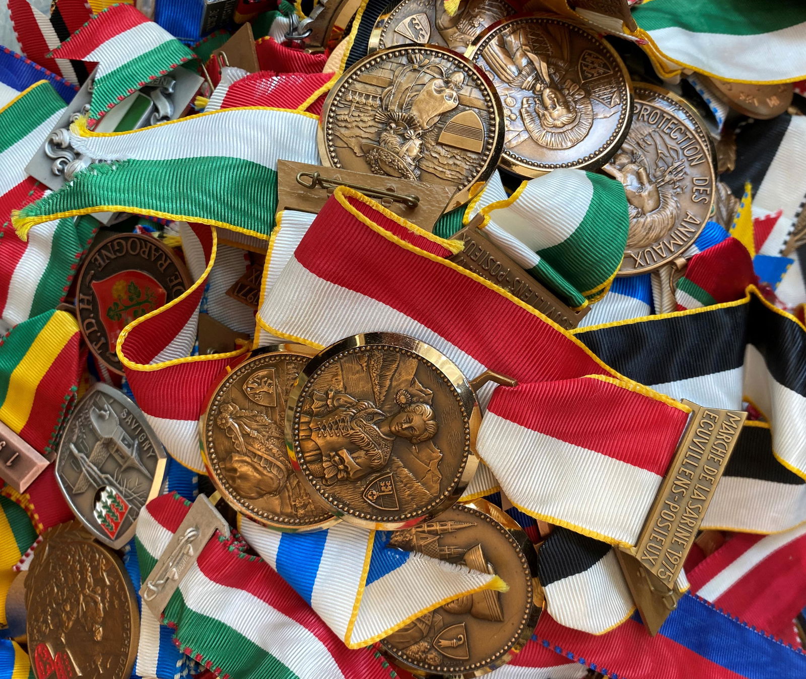 IMPORTANT LOT OF 150 SWISS MEDALS AND BADGES MOSTLY (1 of 2)