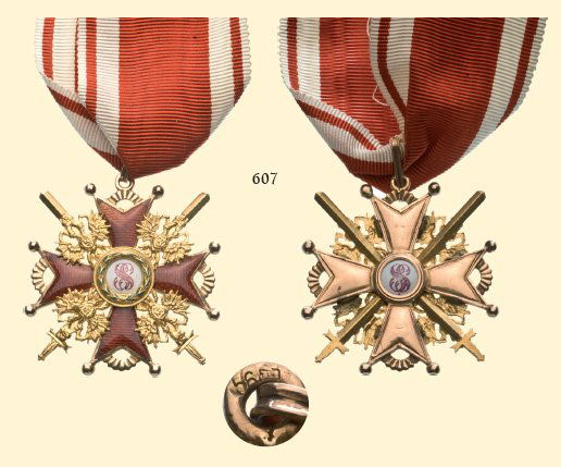 ORDER OF SAINT STANISLAS: ORDER OF SAINT STANISLAS 3rd Class, Knight's Cross with Swords. Breast badge in gold, diam. 4 cm., maker's mark "Eduard",hallmarked "56 and kokoshnik", original ribbon.I RUSSIA