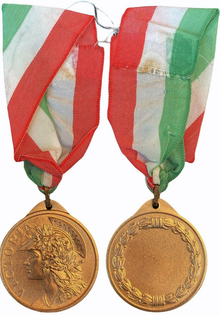 "Victoria" Sports Medal: Breast Badge, 33 mm, gilt Bronze, original suspension ring and ribbon. I