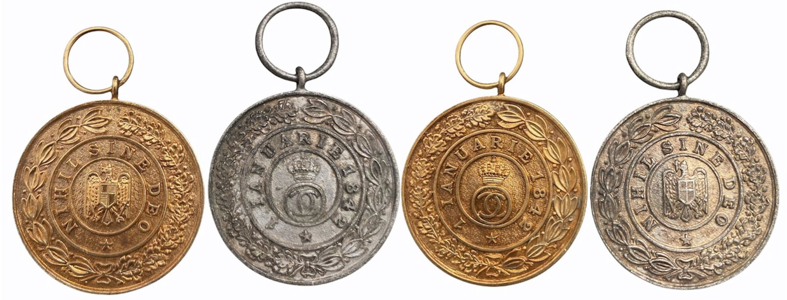 Medal of The Royal House, instituted in 1935: Set 1-2 Classes. Breast Badges, 34 mm, gilt Silver and Silver, original suspension rings. Rare! I