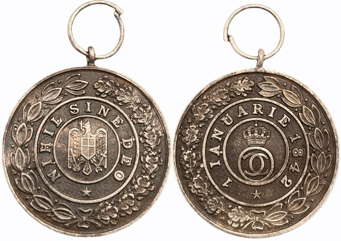 Medal of The Royal House, instituted in 1935: 2 Class. Breast Badge, 34 mm, Silver, original suspension ring. Rare! I