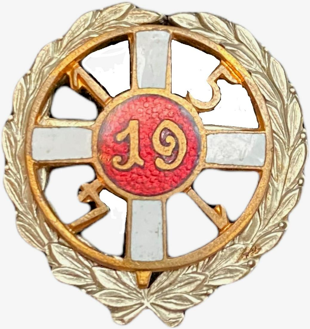 Patriotic Badge 1914-1915.: Breast Badge, 21 mm, silvered and gilt Metal, partially enameled, horizontal pin on the back. I