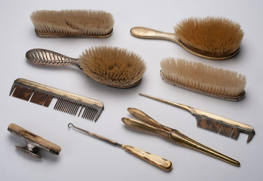 Set consisting of eight silver and other hairdressing (1 of 3)