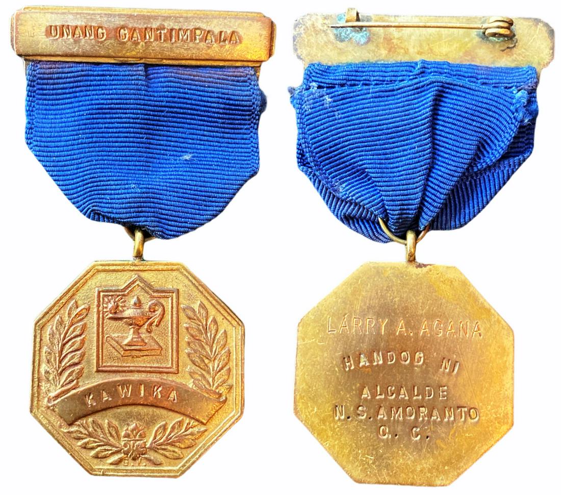 First Prize Medal: Breast Badge, 34 mm, gilt Bronze, original suspension ring and ribbon with clasp, named. I