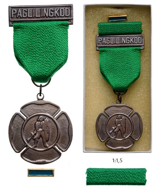 Service Medal: Breast Badge, 38 mm, bronze, original suspension ring and ribbon with clasp "PAGLILINGKOD", in original box of issue with ribbon bar and lapel hole rosette. Local manufacture. Mint state! I