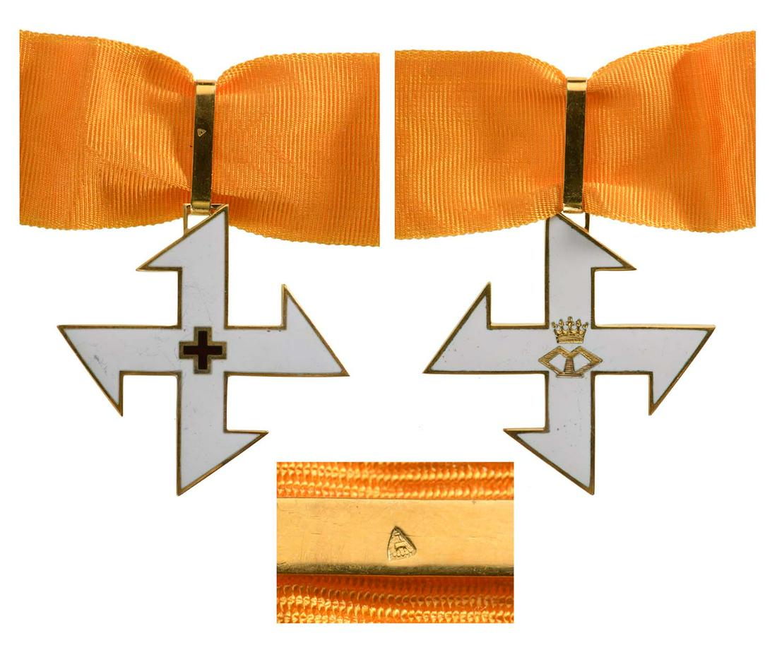 Order of the Queen Maria Cross (1938): Commander`s Cross, 1st Class, 1st Model in gilt Silver, hallmarked "crown", 49 mm, on obverse the small red cross, on reverse the cipher of Queen Maria, original ribbon. Instituted by King Ferdinand 1