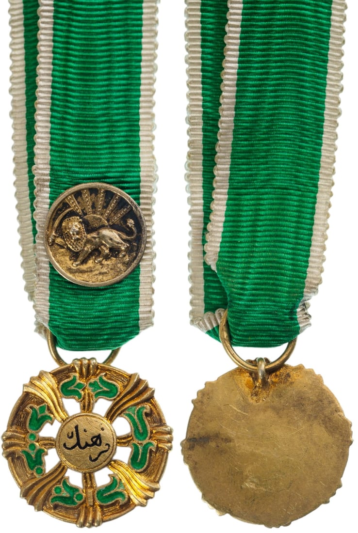 Order of Culture, 1st Class: Breast Badge Miniature, 17 mm, gilt Silver, one side enameled, original suspension ring and ribbon with gilt Siver medallion. Rare and superb! I R!
