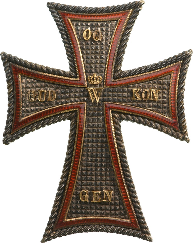 Order of Dannebrog: Grand Officer's Star, instituted in 1671. Breast Star, 73x57 mm., GOLD and Silver, superimposed parts enameled, original pin and two side hooks on reverse. A splendid star, of best jeweler's quality, 