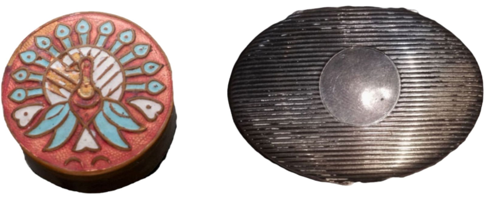 Set consisting of 2 modern fantasy pills boxes: 1 /A silver oval box, probably Swiss manufacture, 53x39 mm, 20.2 g. Very good condition!2 / A round metal box, theme of a peacock doing the wheel on the lid, probably central Europe. Diameter 3,7 cm.