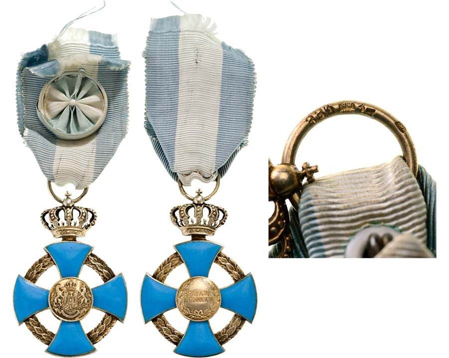Order of the Faithfull Service (1932): Officer`s Cross, for Civil, 55x37 mm, gilt Silver, both sides enameled, very fine execution, with fitted original ribbon bearing rosette. Rare order and class, in extremely fine condition. This class 