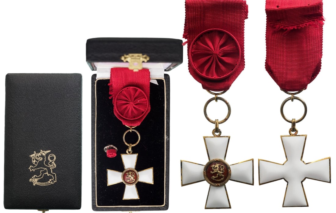 ORDER OF THE LION OF FINLAND: Officer's Cross, 4th Class, instituted in 1942. Breast Badge, 45x41 mm, gilt Silver, hallmarked "925 - N8", enameled, both central medallions gilt, enameled, original suspension ring and ribbon with r