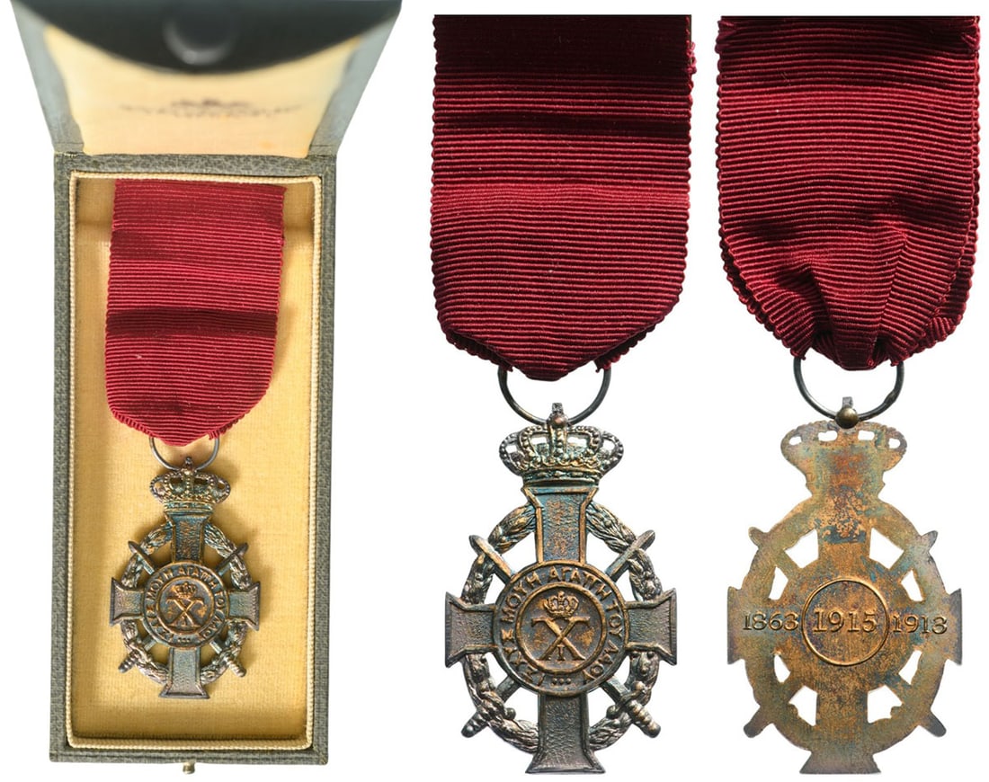 ORDER OF GEORGE I: Medal with Swords. Breast Badge, 46x29 mm, Silver, hinged, royalcrown with original ribbon, in case of issue by "Spink, London".A rare cross, in mint condition. I R!