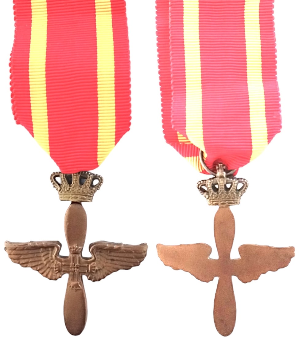 Royal Hellenic Air Force Cross, 1945: Breast Badge, 57x45 mm, Bronze, original suspension ring and ribbon. Mint state and rare! I R!