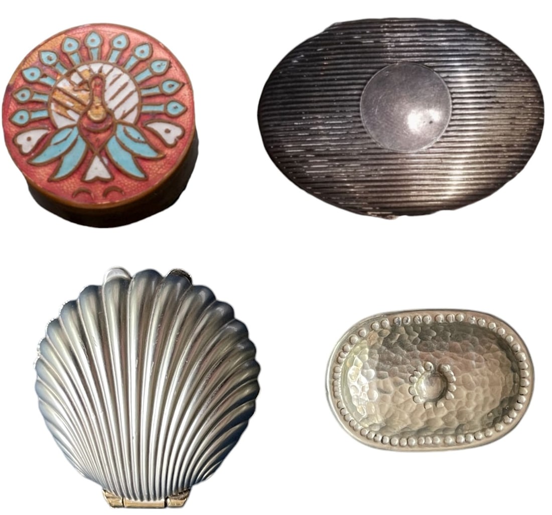 Set consisting of 4 modern Fantasy Pills Boxes: 1 /A silver oval box, probably Swiss manufacture, 53x39 mm, 20.2 g. Very good condition! 2 / A round metal box, theme of a peacock doing the wheel on the lid, probably central Europe. Diameter 3,7 cm.