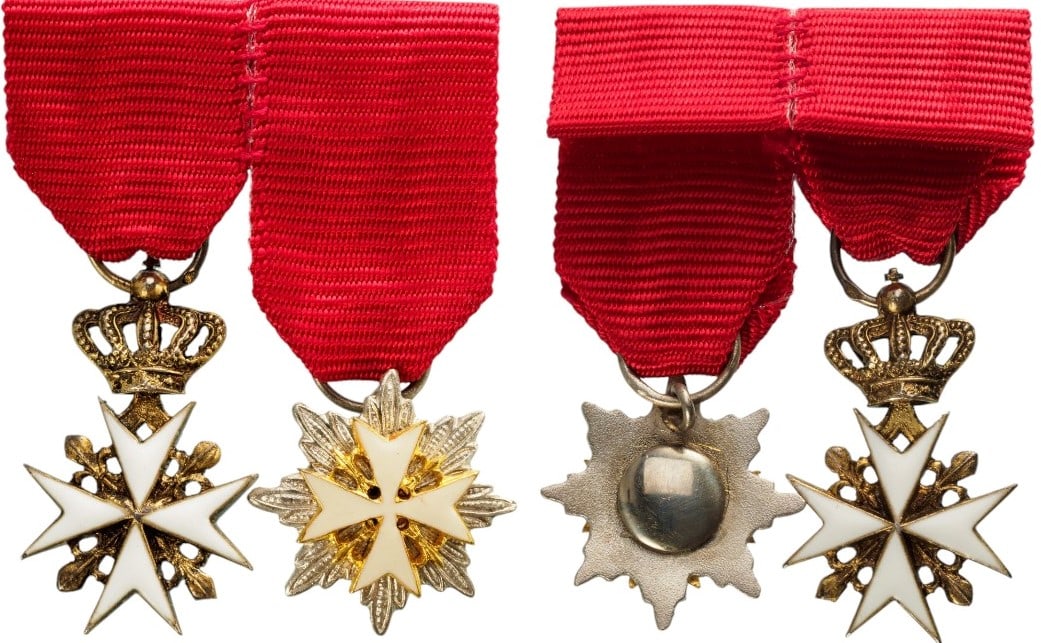 ORDER OF MALTA: Grand Cross Set Miniatures. Breast Badge, 25x15 mm, gilt Silver, both sides enameled, original suspension crown, ring and ribbon. Breast Star, 16 mm, Silver, superimposed part enameled, original suspe