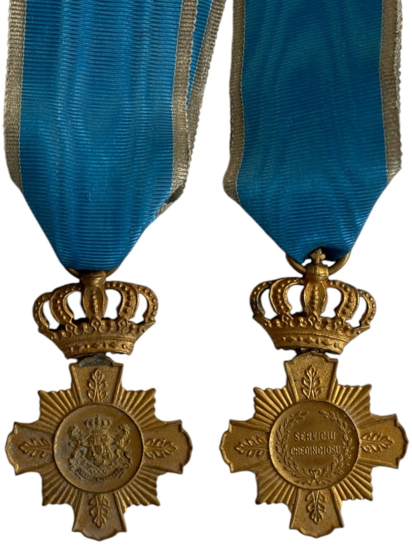 Cross of Faithfull Service, 1st Type, Civil: Breast Badge, 57x37 mm., gilt Bronze, original suspension ring and ribbon. I