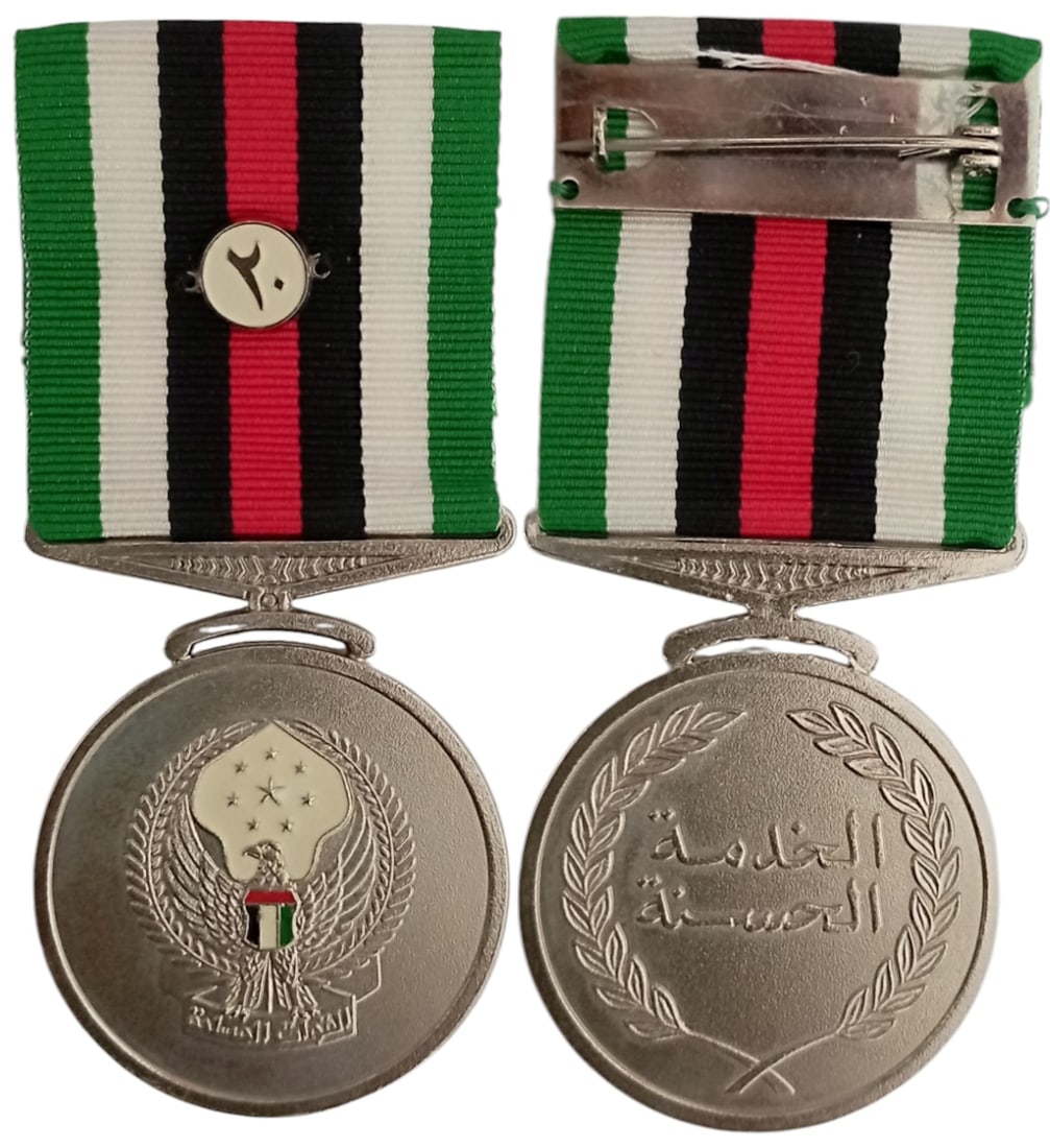 Long Faithful Service & Good Conduct Medal, 1991: Breast Badge, 38 mm, silvered Metal, original suspension ring and ribbon with enameled rosette "20", suspension clasp. Extremely fine and scarceI I R!