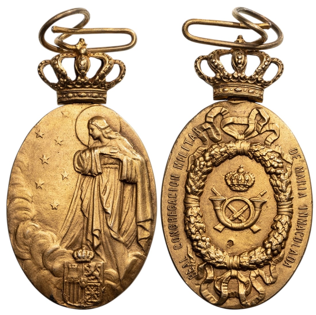 Military Congregation of Immaculate Mary: Breast Badge, 50x29 mm, with chiseled details, oval medallion with outer circlet inscription "REAL CONGREGATION MILITAR DE MARIA INMACULADA", hinged upper crown, suspension ring and further ring. A ve