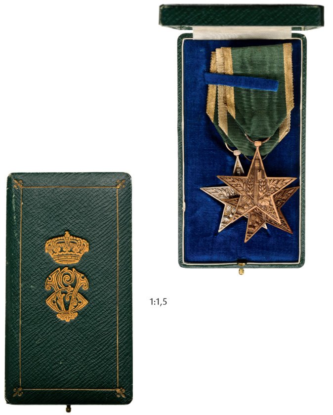 Distinction of Rural Merit, 1932, Set 13 Classes: Country: ITALY Distinction of Rural Merit, 1932, Set 13 Classes. Breast Badges, gilt, silvered and bronze, 43 mm, suspension rings and ribbons. In one original case of issue with monogram on the lid. 