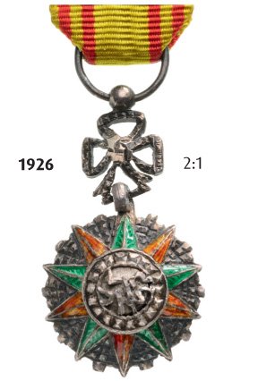 ORDER OF THE NICHAM IFTIKHAR: Country: TUNISIA Officer 's Badge. Breast Badge, silver, enameled, diamond cut rays, ornamented suspension device, original ribbon. A miniature of large size, attractive! I 680 SEK (80 €)