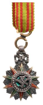 ORDER OF THE NICHAM IFTIKHAR: Country: TUNISIA Officer 's Badge. Breast Badge, silver, 5 mm, diamond cut rays, enameled, ornamented suspension device, original ribbon. I 510 SEK (60 €)