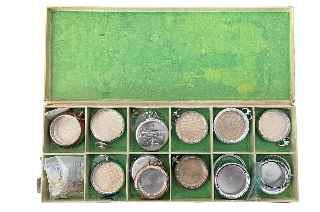 Set of Pocket Watch Cases: Set of 12 Pocket watch cases (1 in silver) and pocket watch accessories in a fitted case. Nice addition for collectors an dwatch maker's. (12)