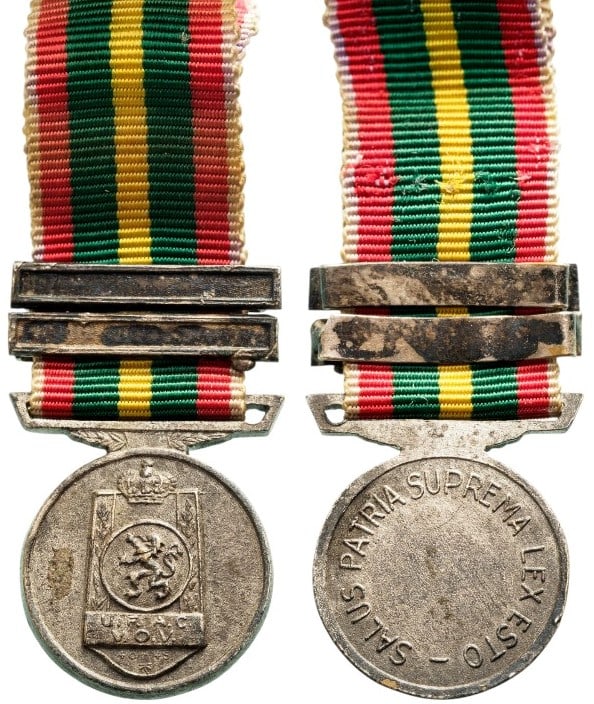Fraternal Association Veterans Medal: Breast Badge, 17x15 mm, Silver, original suspension bar, ring and ribbon with 2 bars. A scarce miniature, in extremely fine condition! I R!