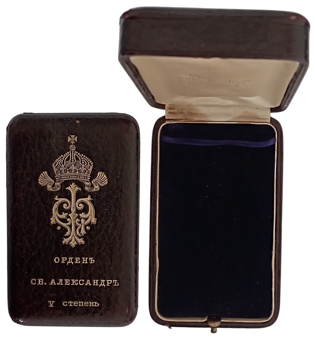 Order of Saint Alexander: Knight's Cross, 5th Class. Original Case of Issue by "Fayolle-Pouteau - Paris, with gilt monogram of Tsar Ferdinand I and inscription on the lid. A very rare box, of this exceedingly rare maker, mint 