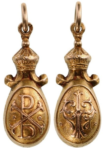 “Easter Egg?? Pendant, Royal Gift of Prince Ferdinand: A GOLD egg, 24 x 9,8 mm., 1.86 g., chiseled with the monogram of King Ferdinand on one side and the Greek XP monogram of the Saviour on the other, the whole surmounted by the Bulgarian crown with roun