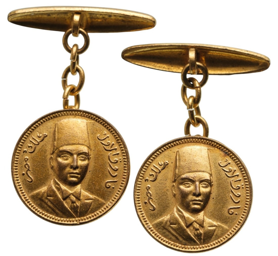Pair of Cufflinks with Royal Portrait of King Fouad I (1868-1936): In gilt Bronze, 19 mm..A rare group of a typical gift of the Egyptian King to prominent personalities and close friends; excellent condition. I R!