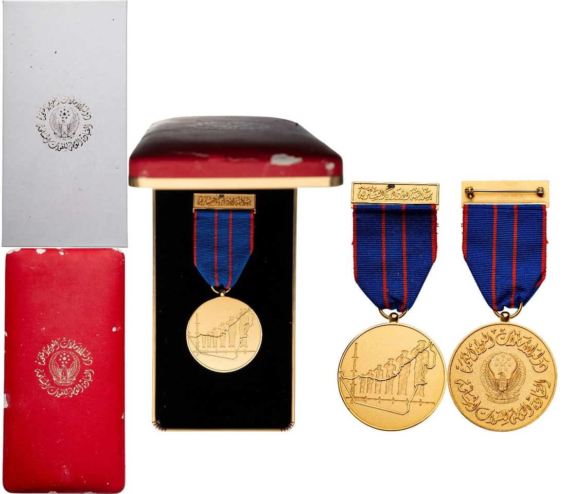 Military Management Medal, by Fattorini: Breast Badge, 49x45 mm, gilt Bronze, original suspension ring and ribbon with ornamented suspension bar. A rare medal, in case of issue with gilt weapon on the lid and cardboard protection box with gi