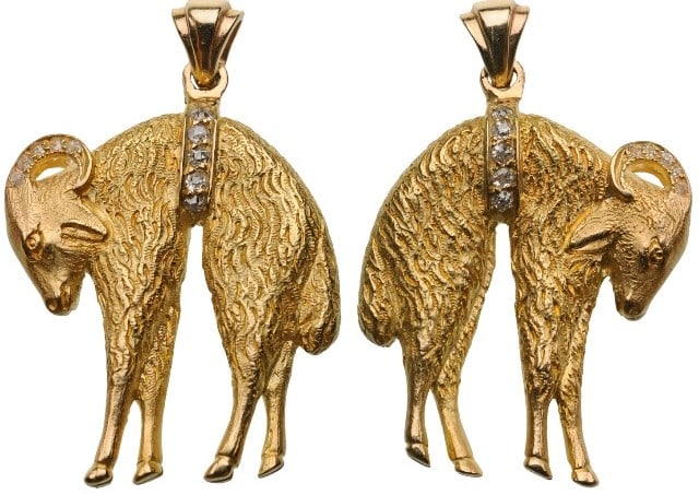 Order of the Golden Fleece: A jewelled fleece badge of the order, of “archaic” stylized type, in Gold with finely chiseled details; the horns and the “strap”, profisely set with brilliants on both sides; round lo