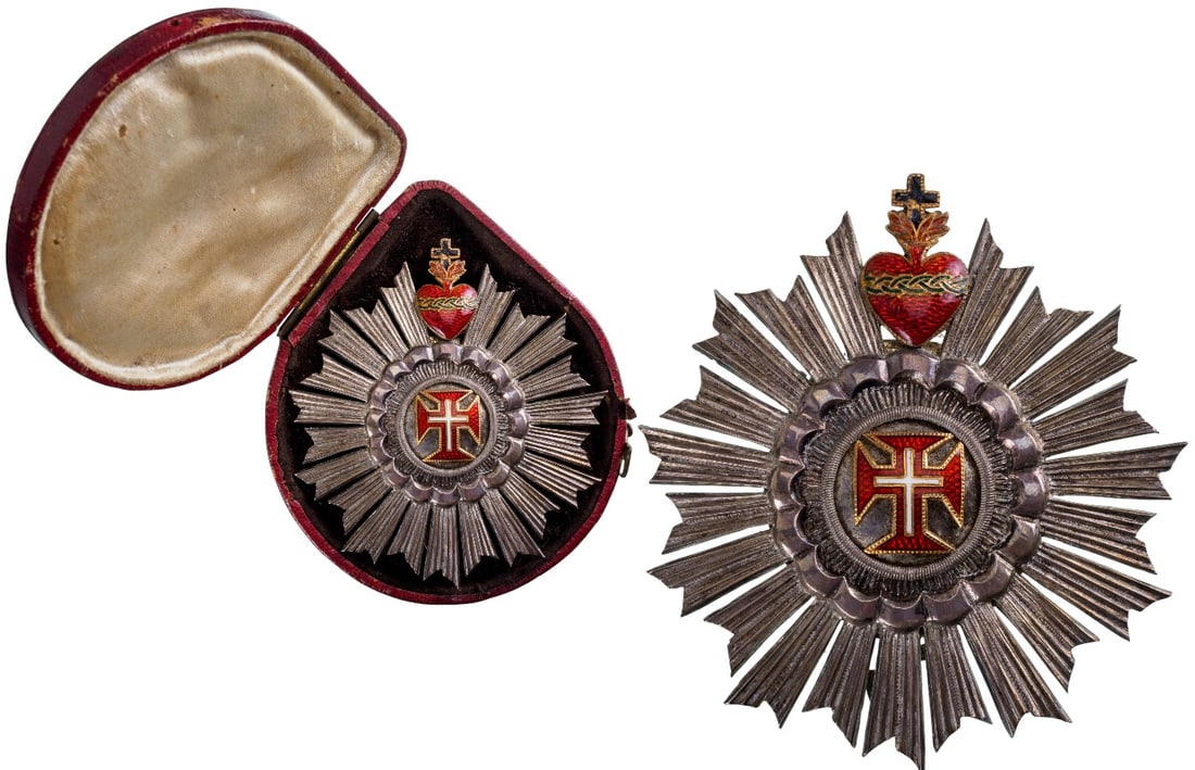 Supreme Order of Christ: A Breast Star of the Order in the typical, Brazilian, somewhat reduced size with straight, broadening smooth/grooved rays with swallow’s tail ends; polished silver centre medallion bearing the order