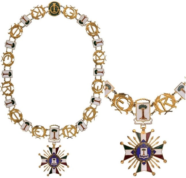 National Order of Equatorial Guinea: A Collar of the Order in Gilt Bronze, composed by 10 enameled links with the coat-of-arms of the Republic and a similar one, but larger, as the central link, with 6 stars above and a white enameled sc