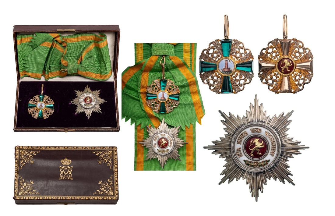 The Order of the Lion of Zähringen: A Grand Cross set, instituted in 1812: the badge in GOLD, the arms made of green glass and enameled center of the cross with original suspension ring, this, struck and original sash ribbon; the star i