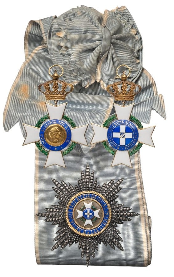 The Order of the Redeemer: A Grand Cross set of the 1st type: Sash Badge in Gold with white enameled cross and green enameled, narrow, oak and laurel wreath; centre medallion in polished gold with head of King Otto facing right