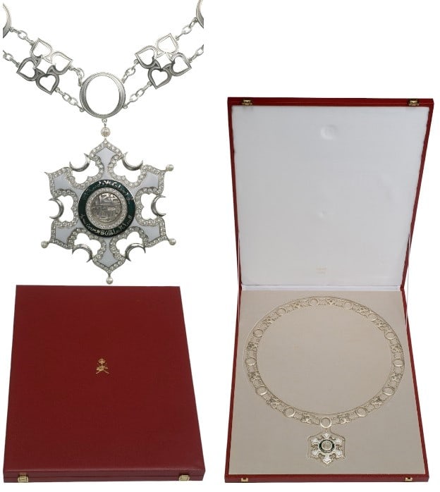 The Order of Oman: Collar of the Order in Silver, Civil division, composed by 13 “o” links; 13 ornamental links of a moresque pattern, all connected by short sections of chain; the 13th “o” link, fitted