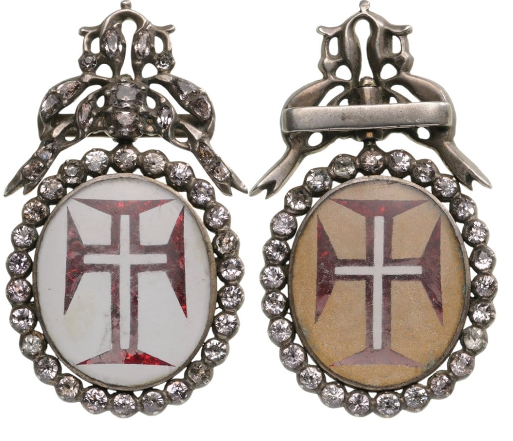 Military Order of Christ: An early, Jewelled Badge of the order: an oval, crystal capsule, enclosing a double-sided, white enameled (one side’s enamel, turned to ivory-white) oval medallion with the order’s cross made of t