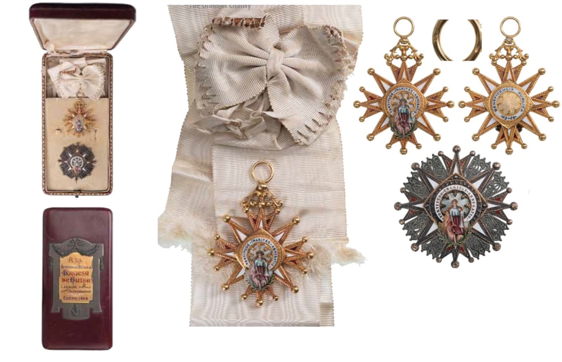 The Order of Charity: A complete Set of the Order, 1st Class, 2nd type, White Distinction: Sash Badge in Gold as a purple-red enameled Maltese cross superimposed by a white enameled, 8-pointed star with chiseled borders an