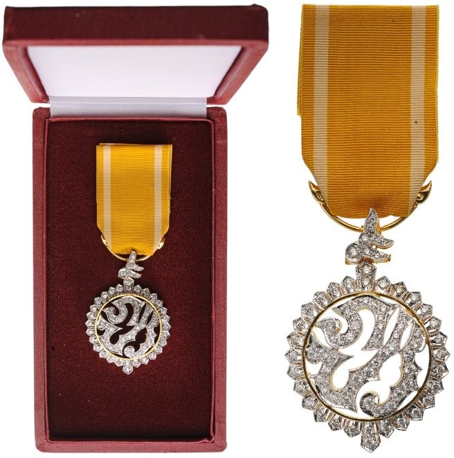 King Bhumibol Adulyadej’s (Rama IX) Royal Cypher Medal: Awarded in the years BE24792559 (19462016 a.D.), a First Class Breast Badge, in Gold, with the Royal cypher within circular, ornated border, profusely set with brilliants; ornated suspension, ribbon-r