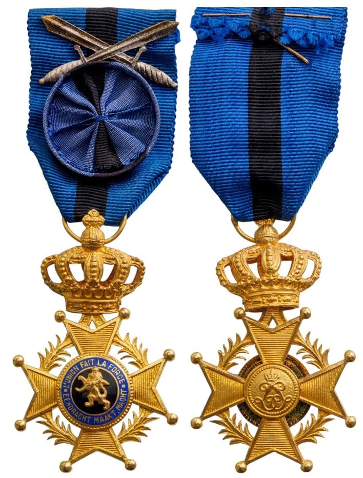 ORDER OF LEOPOLD II: Officer's Cross Military, 4th Class, instituted in 1900. Breast Badge, 64x40 mm, gilt Bronze, one side enameled, original suspension crown, ring and ribbon with crossed silver swords. A beautiful cros