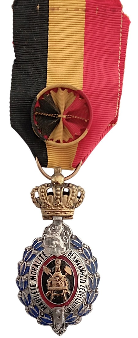 Labour Decoration, Type II, in Gold, 1863: Breast Badge, 55x34 mm, partially gilt Silver, one side enameled, original suspension crown, ring and ribbon with rosette. A beautiful cross in extremely fine condition! I
